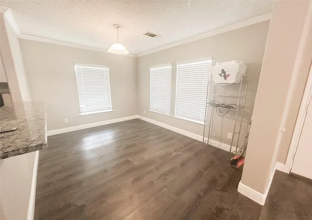 Photo 4 of Single family home for sale at 113 Varsity Dr, Huntsville, TX 77340 | MLS# 7814951 | Listing updated on 2026-07-20
