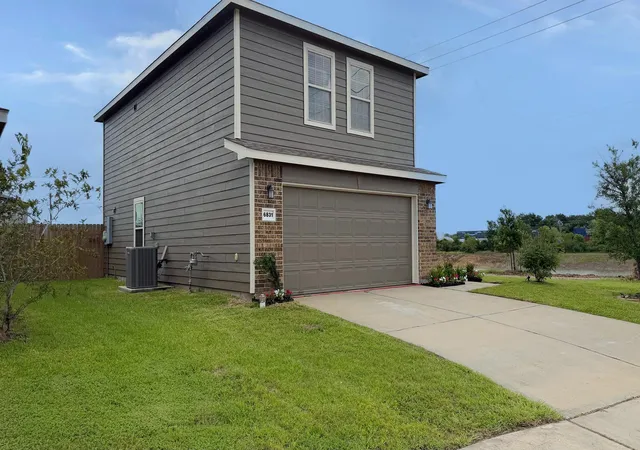 Photo 3 of Sale Pending at 6831 Cortenridge Ln, Houston, TX 77048 | MLS# 40548645 | Listing updated on 2026-09-15