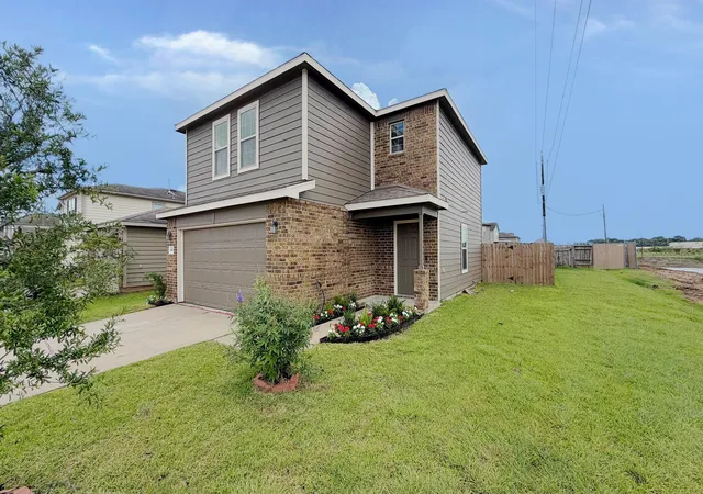 Photo 3 of Sale Pending at 6831 Cortenridge Ln, Houston, TX 77048 | MLS# 40548645 | Listing updated on 2026-09-15