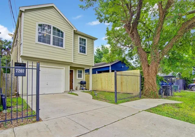 1st image of 7207 Avenue K, Houston, TX 77011 | MLS# 12807838