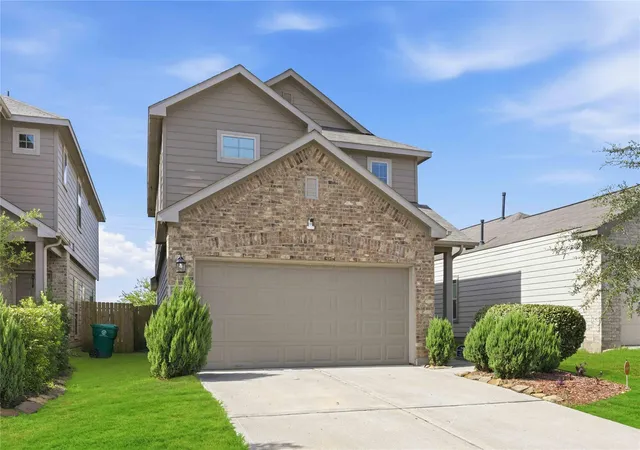 Photo 2 of Sale Pending at 6510 Macroom Meadows Ln, Houston, TX 77048 | MLS# 68790157 | Listing updated on 2026-09-09