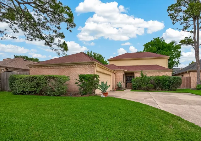 Photo 1 of Single family home for sale at 11614 Cedar Crk Dr, Houston, TX 77077 | MLS# 2894688 | Listing updated on 2026-09-17