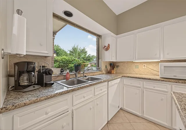 Photo 2 of Single family home for sale at 11614 Cedar Crk Dr, Houston, TX 77077 | MLS# 2894688 | Listing updated on 2026-09-17