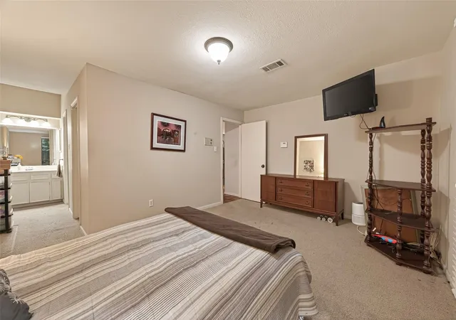 Photo 3 of Single family home for sale at 11614 Cedar Crk Dr, Houston, TX 77077 | MLS# 2894688 | Listing updated on 2026-09-17