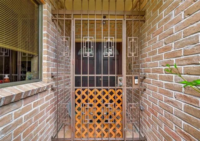 Photo 4 of Single family home for sale at 11614 Cedar Crk Dr, Houston, TX 77077 | MLS# 2894688 | Listing updated on 2026-09-17