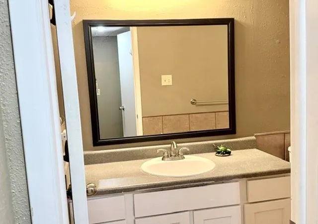 2nd image of 904 University Oaks Blvd, College Station, TX 77840