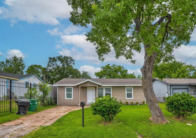 1st image of 7815 Jester St, Houston, TX 77051 | MLS# 72150975