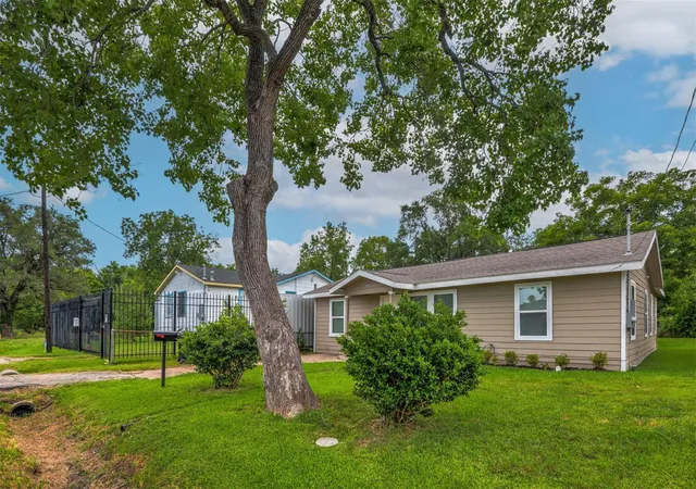 2nd image of 7815 Jester St, Houston, TX 77051 | MLS# 72150975