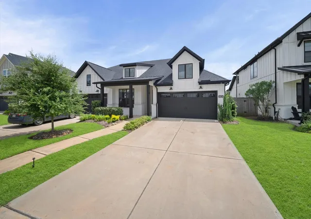 Photo 3 of Townhouse for sale at 10134 Water Harbor Dr, Missouri City, TX 77459 | MLS# 67213915 | Listing updated on 2026-09-11