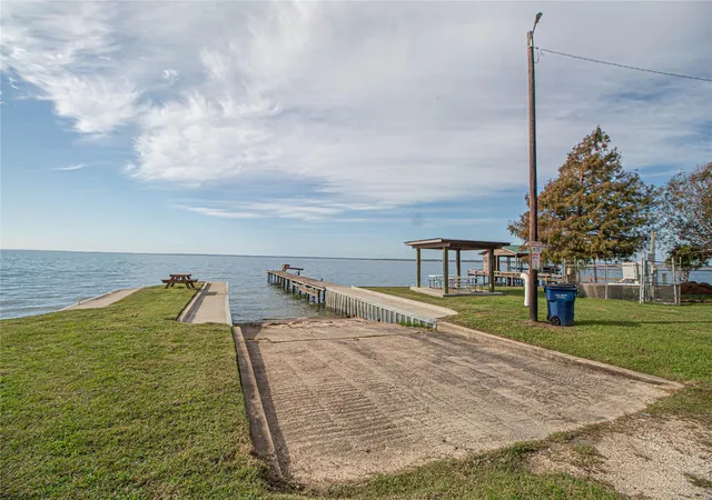 5th image of 320 Bridgeview Dr, Onalaska, TX 77360 | MLS# 76019692