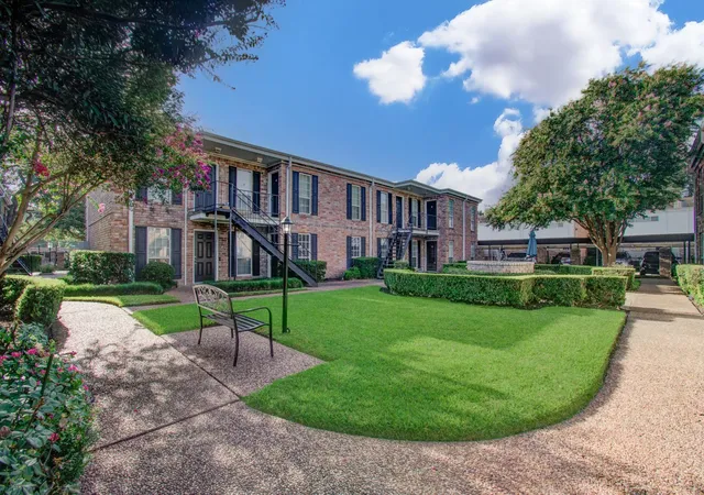 2nd image of 6402 Del Monte Dr #42, Houston, TX 77057 | MLS# 10238463