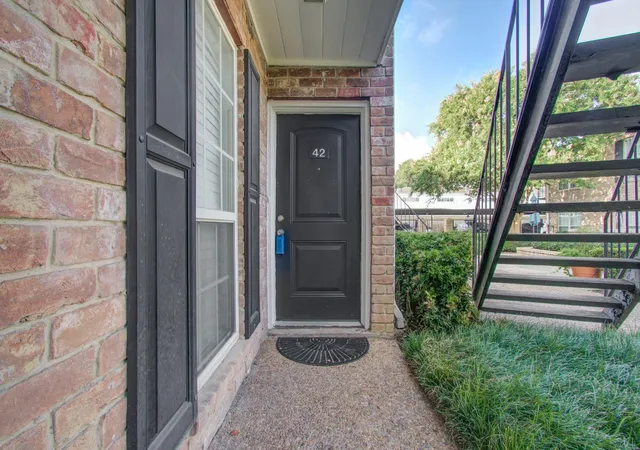 3rd image of 6402 Del Monte Dr #42, Houston, TX 77057 | MLS# 10238463