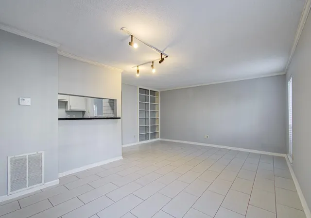 4th image of 6402 Del Monte Dr #42, Houston, TX 77057 | MLS# 10238463