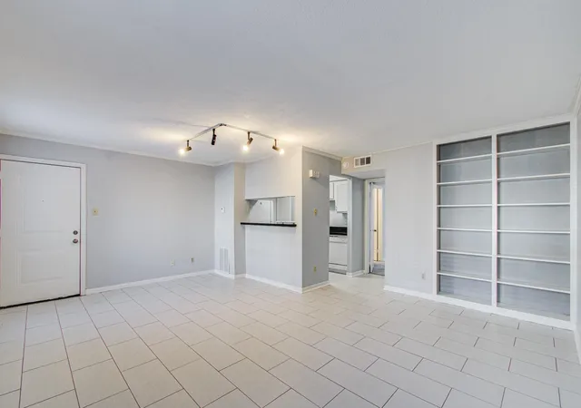 5th image of 6402 Del Monte Dr #42, Houston, TX 77057 | MLS# 10238463