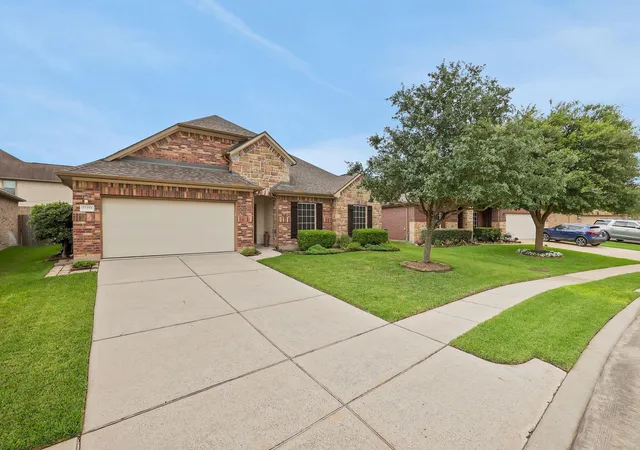 Photo 2 of Single family home for sale at 21394 Kings Ml Ln, Kingwood, TX 77339 | MLS# 16734854 | Listing updated on 2026-09-18