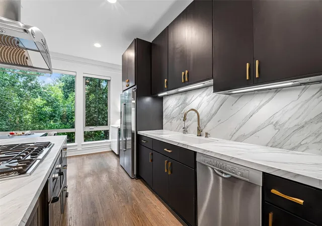 2nd image of 1201 Peveto St, Houston, TX 77019 | MLS# 95737869