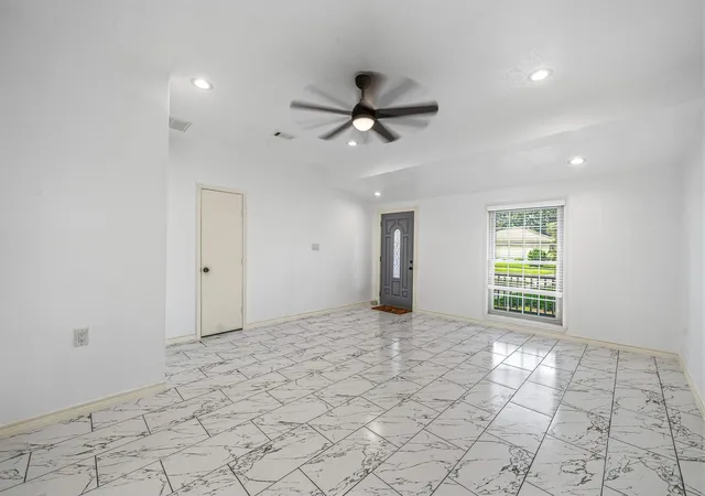 5th image of 9227 Vickijohn Dr, Houston, TX 77031 | MLS# 32988965
