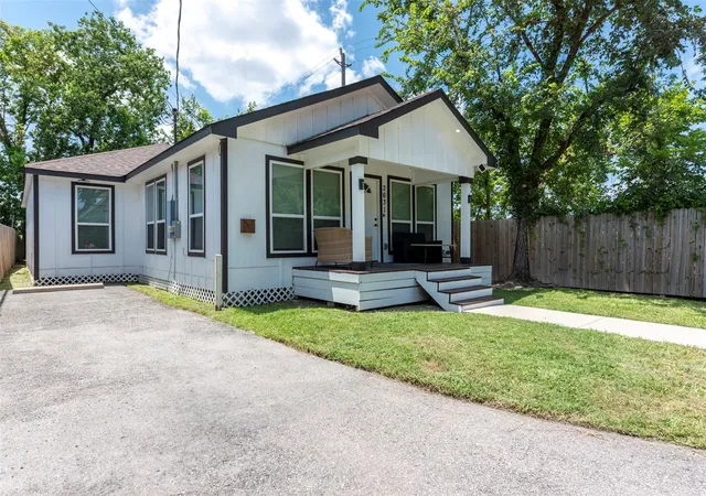 Photo 3 of Single family home for sale at 2631 Stevens St, Houston, TX 77026 | MLS# 73059351 | Listing updated on 2026-08-25
