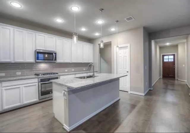Photo 3 of Sale Pending at 15622 Wandering Maple Way, Conroe, TX 77302 | MLS# 82089262 | Listing updated on 2026-09-17