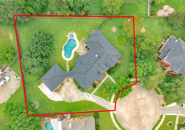2nd image of 55 Mandevilla Ct, Lake Jackson, TX 77566 | MLS# 61202526