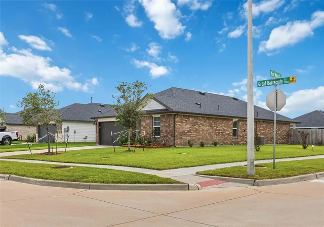 33rd image of 1029 Great Barracuda Ln, Alvin, TX 77511 | MLS# 21101068