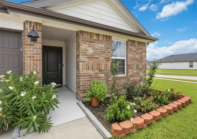 Photo 3 of Single family home for sale at 1029 Great Barracuda Ln, Alvin, TX 77511 | MLS# 21101068 | Listing updated on 2026-09-14