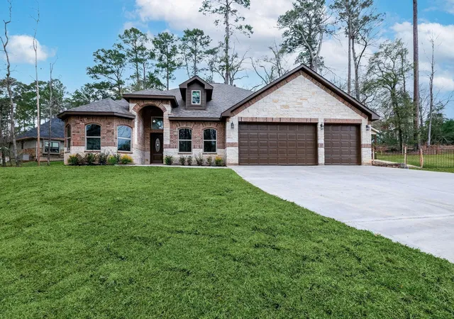 1st image of 1920 Rollingwood Dr, Huntsville, TX 77340 | MLS# 33734610