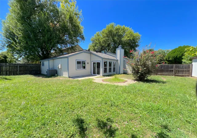 Photo 2 of Sale Pending at 7507 Alcomita Dr, Houston, TX 77083 | MLS# 11015029 | Listing updated on 2026-08-28