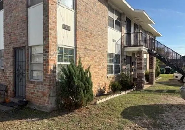 2nd image of 8219 Corinth St, Houston, TX 77051 | MLS# 47047244