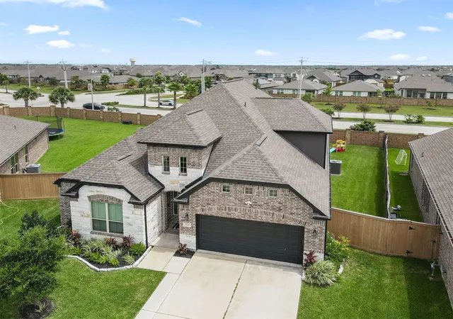 3rd image of 13126 Chateau Landing Dr, La Marque, TX 77568 | MLS# 46368482