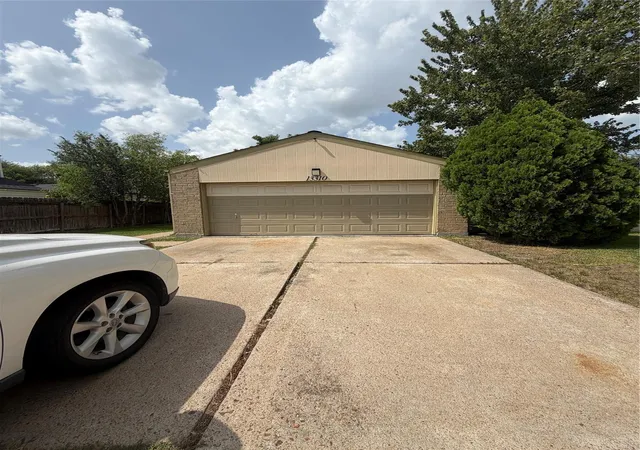 2nd image of 13310 Robinglen Dr, Houston, TX 77083 | MLS# 73372996
