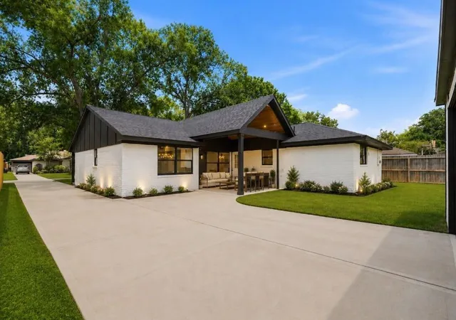 3rd image of 6139 Valkeith Dr, Houston, TX 77096 | MLS# 70400074