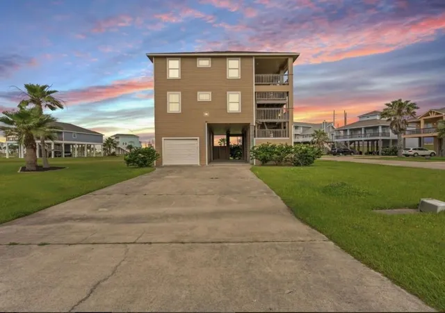 Photo 3 of Single family home for sale at 4102 Defender Ln, Galveston, TX 77554 | MLS# 10293729 | Listing updated on 2026-08-19