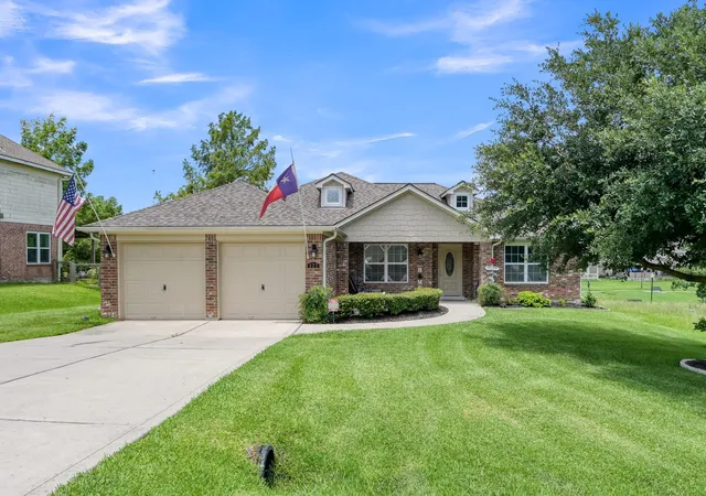 Photo 1 of Single family home for sale at 327 Cape Conroe Dr, Montgomery, TX 77356 | MLS# 32630338 | Listing updated on 2026-08-25