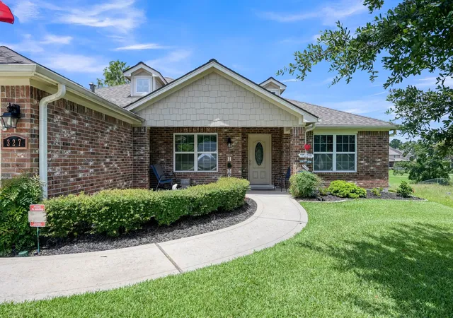Photo 2 of Single family home for sale at 327 Cape Conroe Dr, Montgomery, TX 77356 | MLS# 32630338 | Listing updated on 2026-08-25