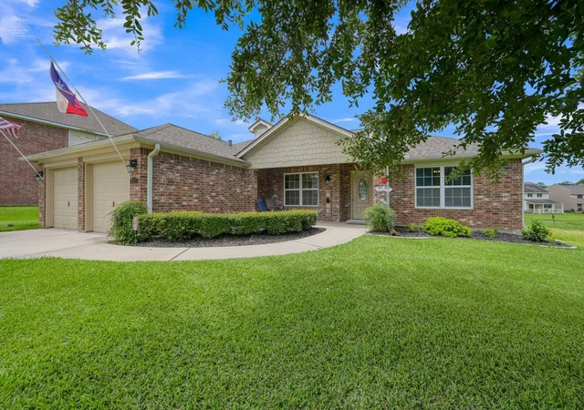 Photo 3 of Single family home for sale at 327 Cape Conroe Dr, Montgomery, TX 77356 | MLS# 32630338 | Listing updated on 2026-08-25