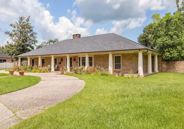 1st image of 1005 Oak Dr, Liberty, TX 77575 | MLS# 19838519