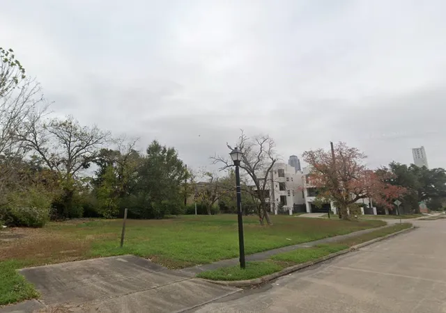 Photo 2 of Land for sale at 5510 Mcculloch Cir, Houston, TX 77056 | MLS# 10594274 | Listing updated on 2026-09-02