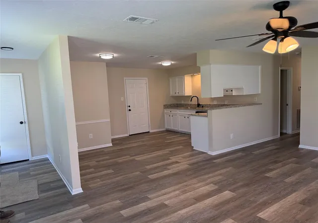 4th image of 1707 Crest Hill Dr, Conroe, TX 77301 | MLS# 17327195