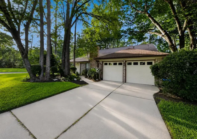Photo 2 of Single family home for sale at 71 Timberspire Ln, Spring, TX 77380 | MLS# 93153480 | Listing updated on 2026-09-15