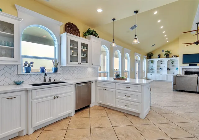 Photo 4 of Single family home for sale at 2276 Trinidad Dr, Port Bolivar, TX 77650 | MLS# 8044372 | Listing updated on 2026-09-03