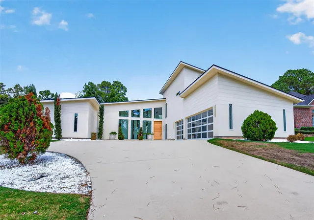 Photo 3 of Single family home for sale at 1167 Bentwater Dr, Montgomery, TX 77356 | MLS# 95953409 | Listing updated on 2026-08-25