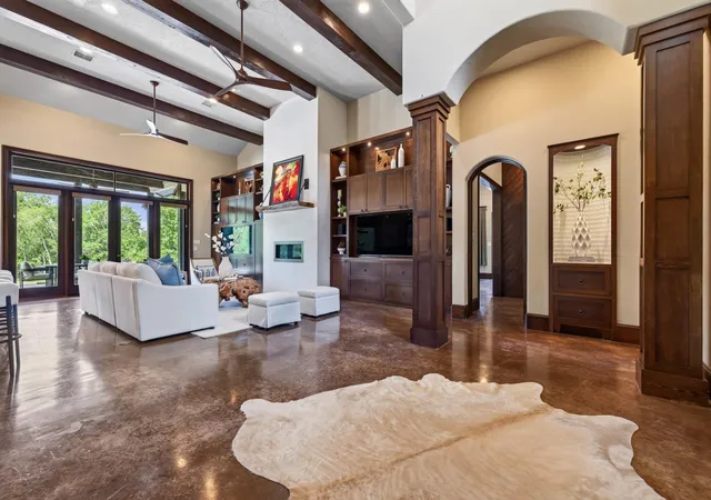 Photo 3 of Mansion for sale at 24005 Old Dobbin Plantersville Rd, Montgomery, TX 77316 | MLS# 72783269 | Listing updated on 2026-10-07