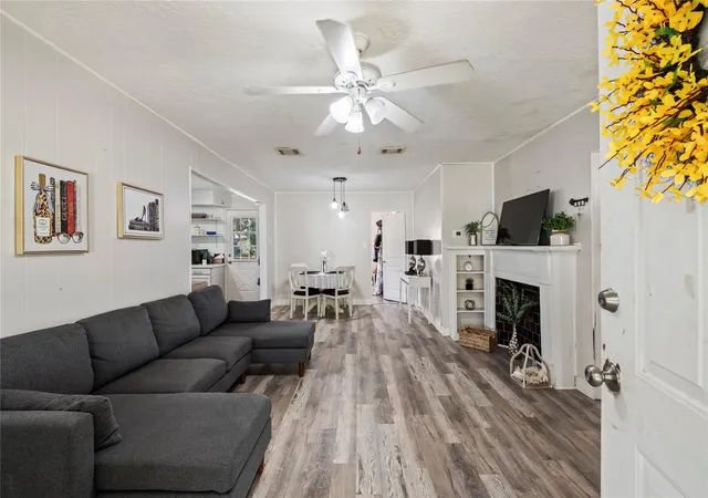 4th image of 1427 Hankamer St, Pasadena, TX 77506 | MLS# 67628674