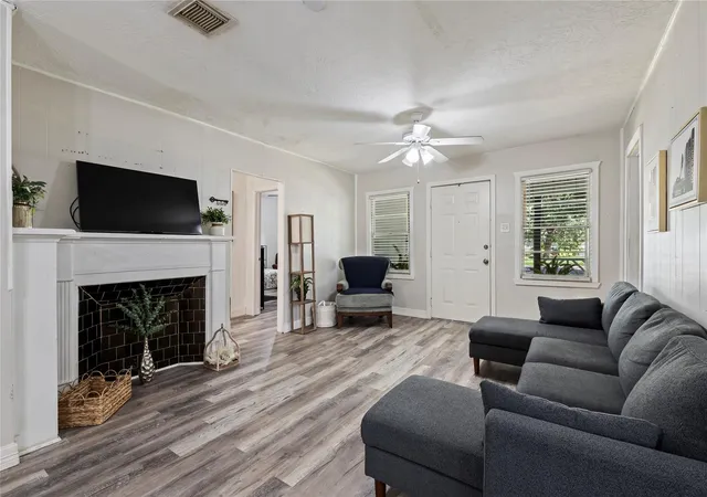 5th image of 1427 Hankamer St, Pasadena, TX 77506 | MLS# 67628674