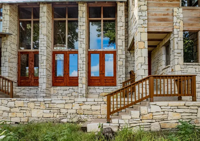 Photo 3 of Single family home for sale at 206 Rolling Hill Dr, La Grange, TX 78945 | MLS# 64605621 | Listing updated on 2026-07-16
