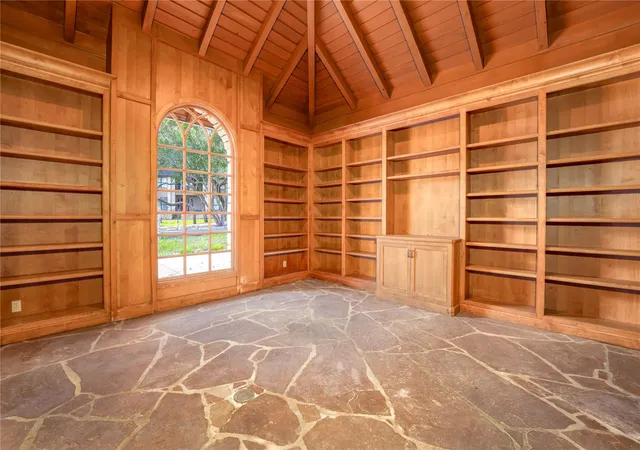 Photo 4 of Single family home for sale at 206 Rolling Hill Dr, La Grange, TX 78945 | MLS# 64605621 | Listing updated on 2026-07-16