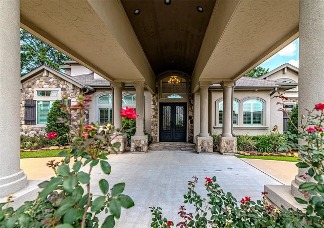 Photo 2 of Single family home for sale at 21 Moon Deck Cir, Tomball, TX 77377 | MLS# 33228640 | Listing updated on 2026-07-08