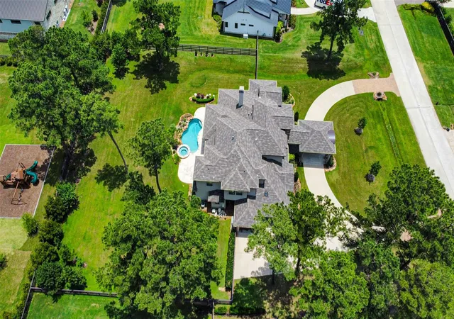 Photo 3 of Single family home for sale at 21 Moon Deck Cir, Tomball, TX 77377 | MLS# 33228640 | Listing updated on 2026-07-08