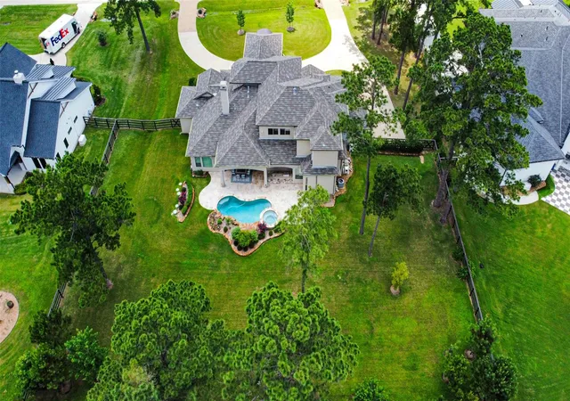 Photo 4 of Single family home for sale at 21 Moon Deck Cir, Tomball, TX 77377 | MLS# 33228640 | Listing updated on 2026-07-08